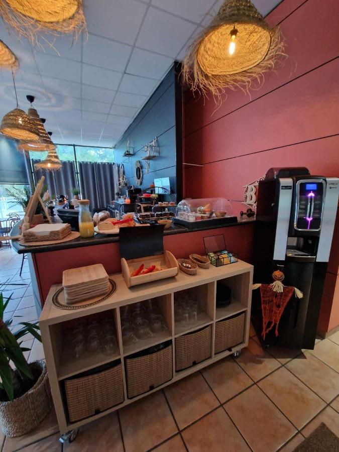 厄里斯来运动酒店 米洛 外观 照片